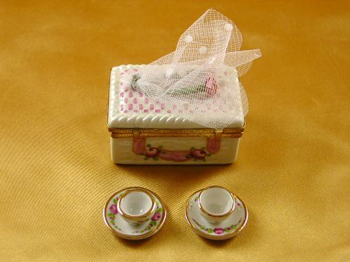 WEDDING CHEST W/CHINA