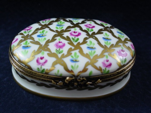OVAL WITH GOLD & ROSES