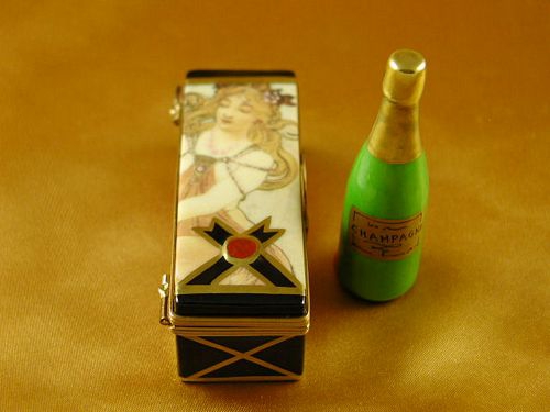 RETRO CHAMPAGNE CASE W/BOTTLE