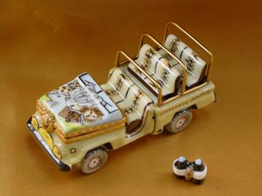 Safari vehicle with binoculars