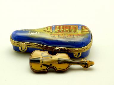 Violin in case : Metropolitan Opera House