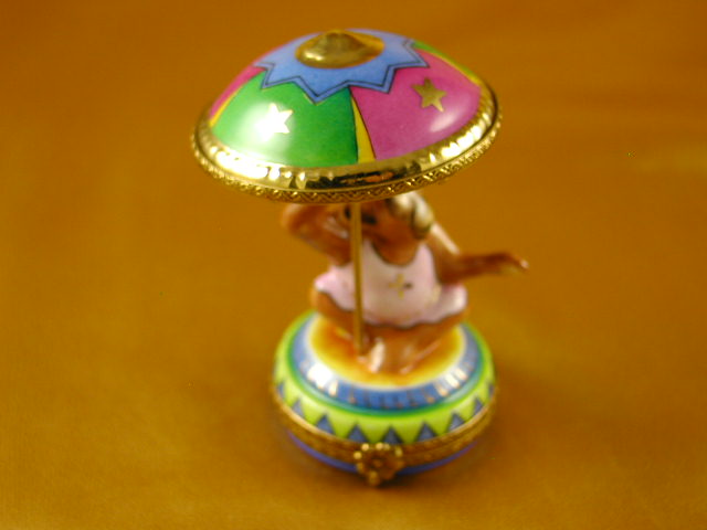 Monkey w/umbrella