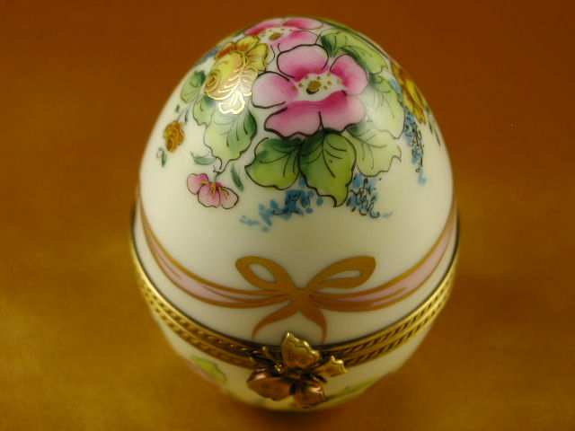 Medium egg w/pink ribbon and flowers