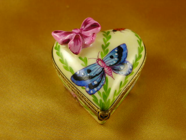 Heart w/pink bow & butterfly