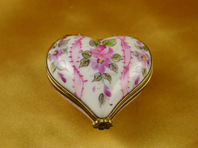 Heart pink w/ribbons & flowers - Limoges Boxes and Figurines - Limoges ...