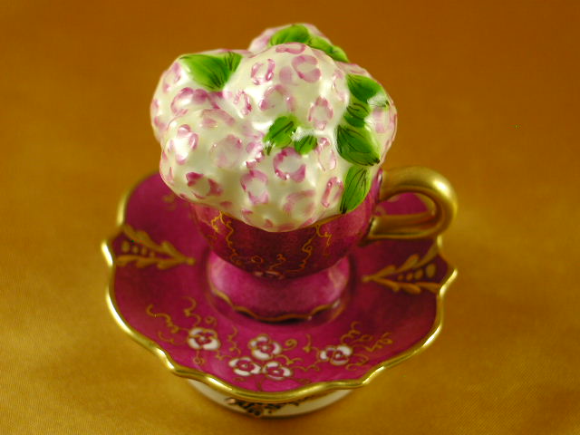 Teacup w/hydrangea