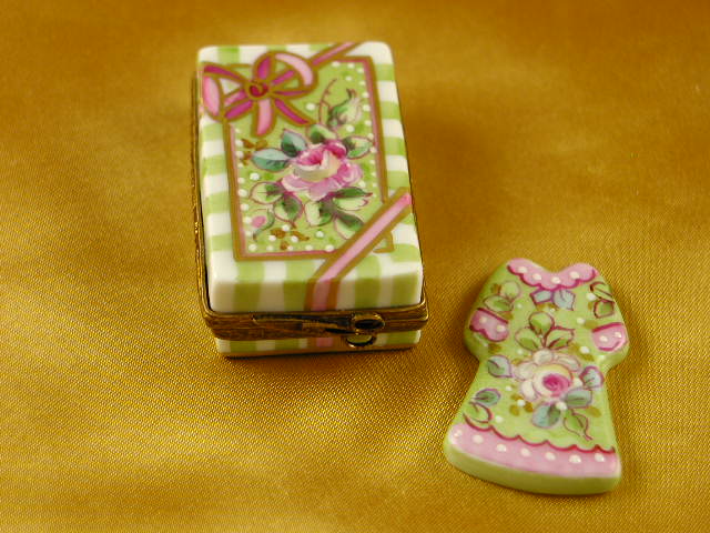 Dress box w/dress - victoria