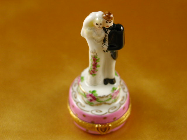 Wedding couple on cake