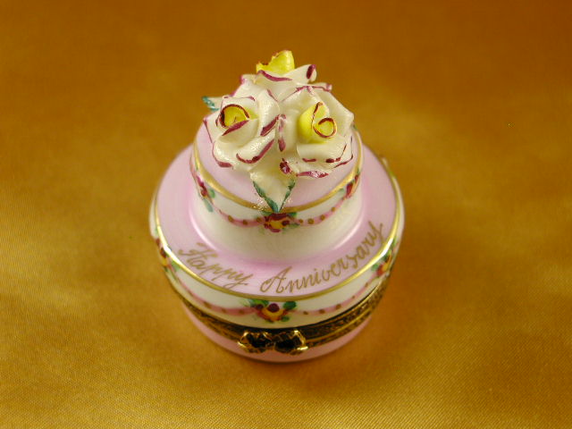 Small pink cake - happy anniversary
