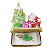 Christmas tree w/santa & gifts