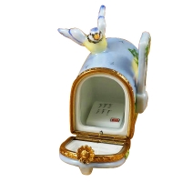 MAILBOX WITH LANDSCAPE AND REMOVABLE LETTER