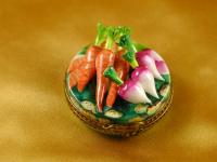 Radish & carrot on sm round..