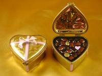 Gold heart w/pink bow & chocolates