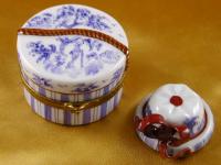 Hat box blue toile..