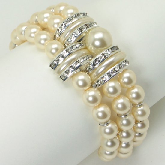 Bracelet three strands of murano glass pearls