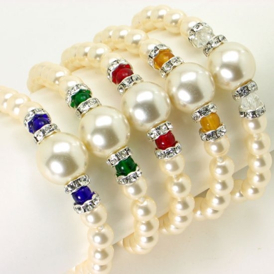 Elegance bracelet of pearls with crystal accents