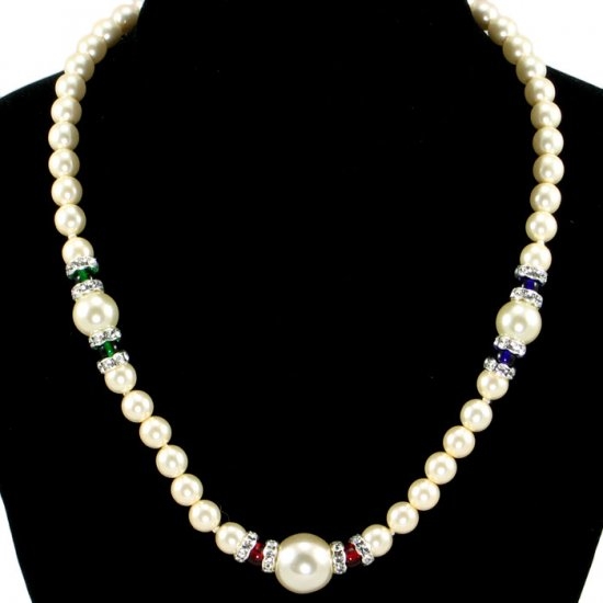 Glamorous pearl necklace