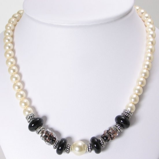 Murano glass pearls necklace with black and bronze beads
