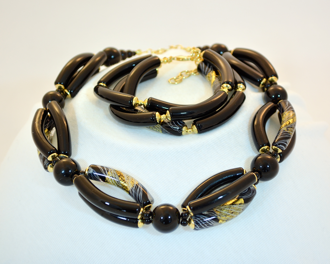 Black Murano Elongated Bead Piega necklace