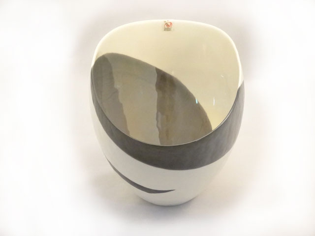 Sinfonia Murano Glass Ivory Black and Mother of Pearl Vase