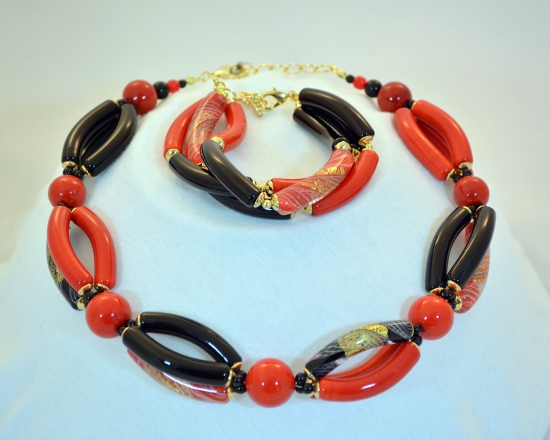 Big Bead Necklace (Black and Red)