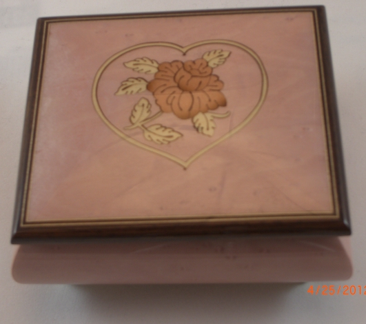 Sorrento lilac heart and flower music box