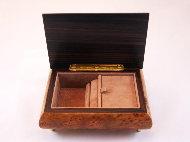 Hearts inlay Bird's Eye Maple matte finish jewelry box