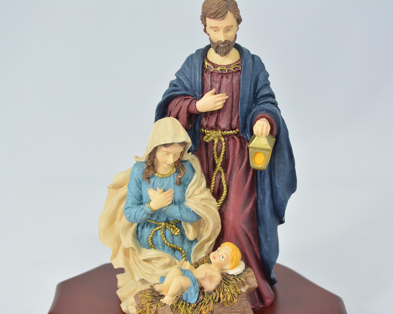 Nativity figurine with swiss movement