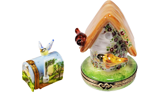 This is a beautiful example of Limoges boxes at its finest and charming addition to your collection. 