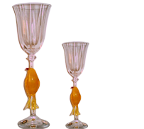 The Murano martini glasses are held in high esteem for their fragile beauty. They are martini holders with slender but elegant stems and beautifully formed bowls.