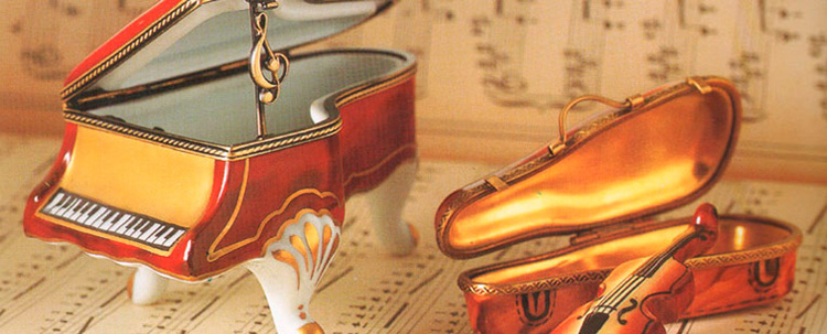 Hand painted authentic Limoges Porcelain Music Boxes, Figurines, miniatures and collectibles. Gifts for her, him, kids: art boxes, baby and children, animals, fruits and vegetables, hearts, sports, travel and monuments.